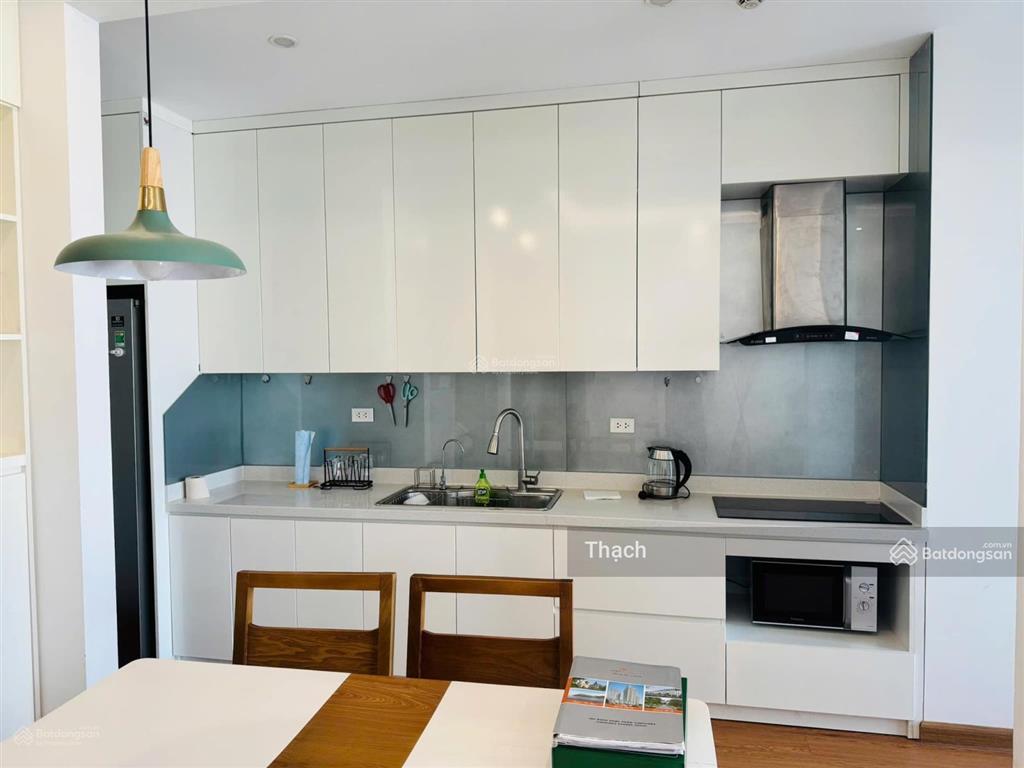 Bán gấp căn 2pn 80m2 ct8 the emerald tầng trung, full đồ đẹp, ở ngay, giá 6 tỷ.  0966 432 ***