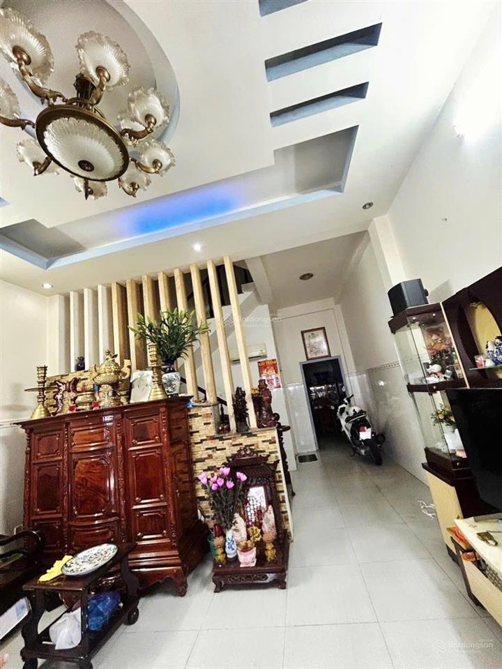 Chỉ 5.x tỷ  nhà 3 tầng  5x15  kế aeon tên lửa, bình tân  đường 5m oto ngủ trong nhà.