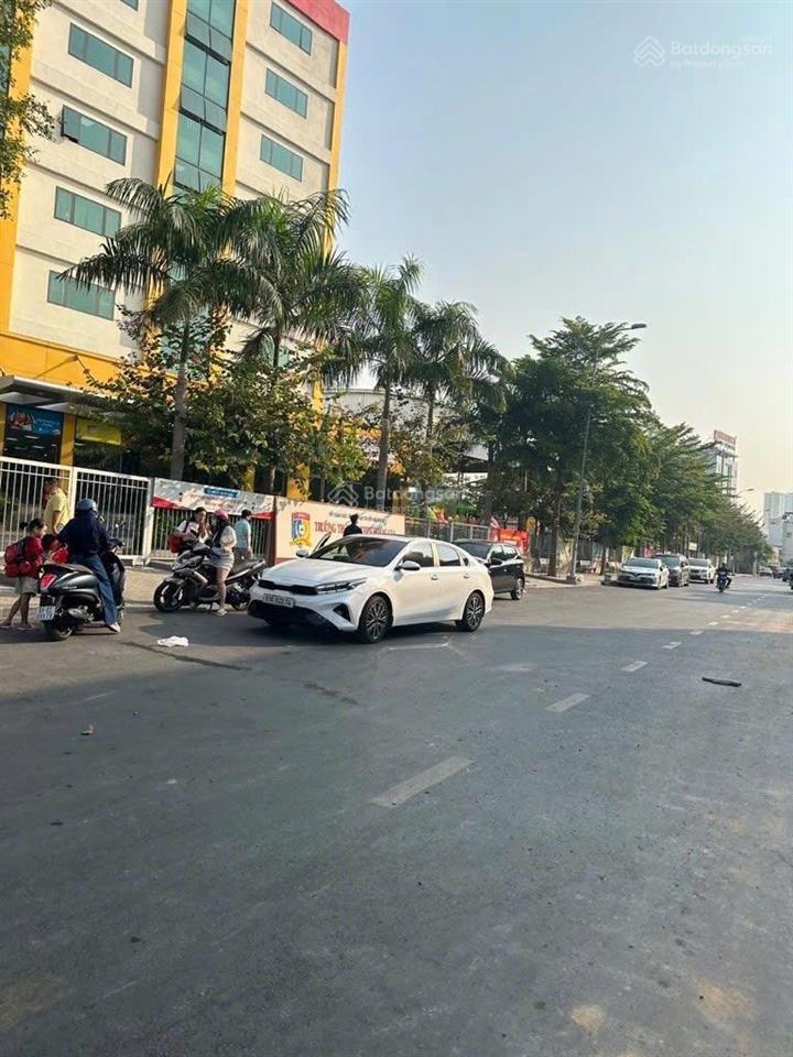 Nhà đẹp ở ngay  kdc nam hùng vương  3 tầng  ngang 4m x 14m  đường 6m  chỉ 4,x tỷ