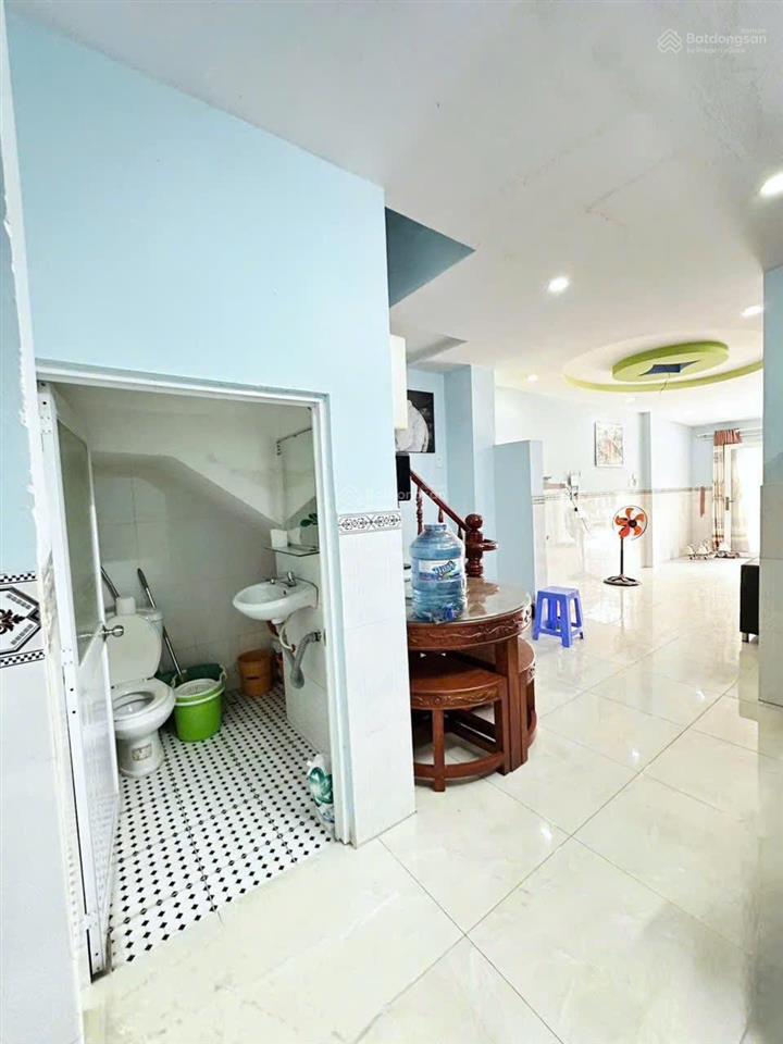 Nhà đẹp ở ngay  kdc nam hùng vương  3 tầng  ngang 4m x 14m  đường 6m  chỉ 4,x tỷ