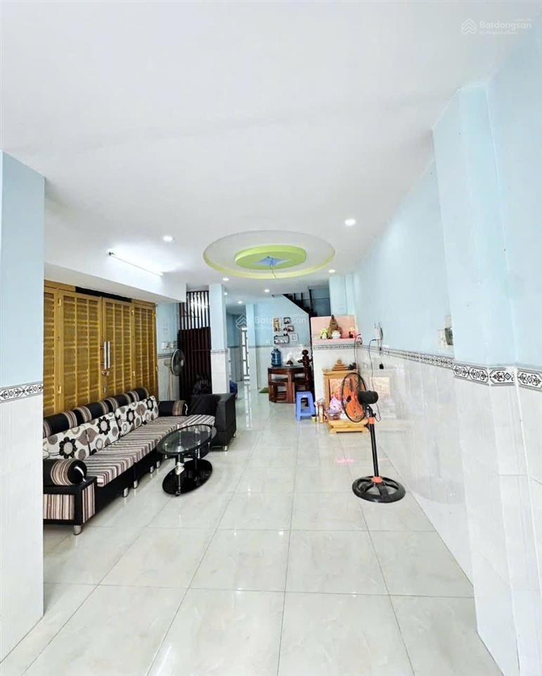 Nhà đẹp ở ngay  kdc nam hùng vương  3 tầng  ngang 4m x 14m  đường 6m  chỉ 4,x tỷ