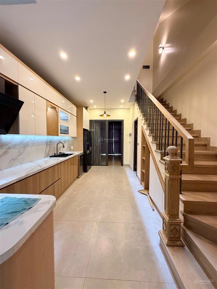 Chỉ 7,x tỷ  siêu phẩm 4 tầng  4x20m  hẻm 6m  kế kinh dương vương, bình tân