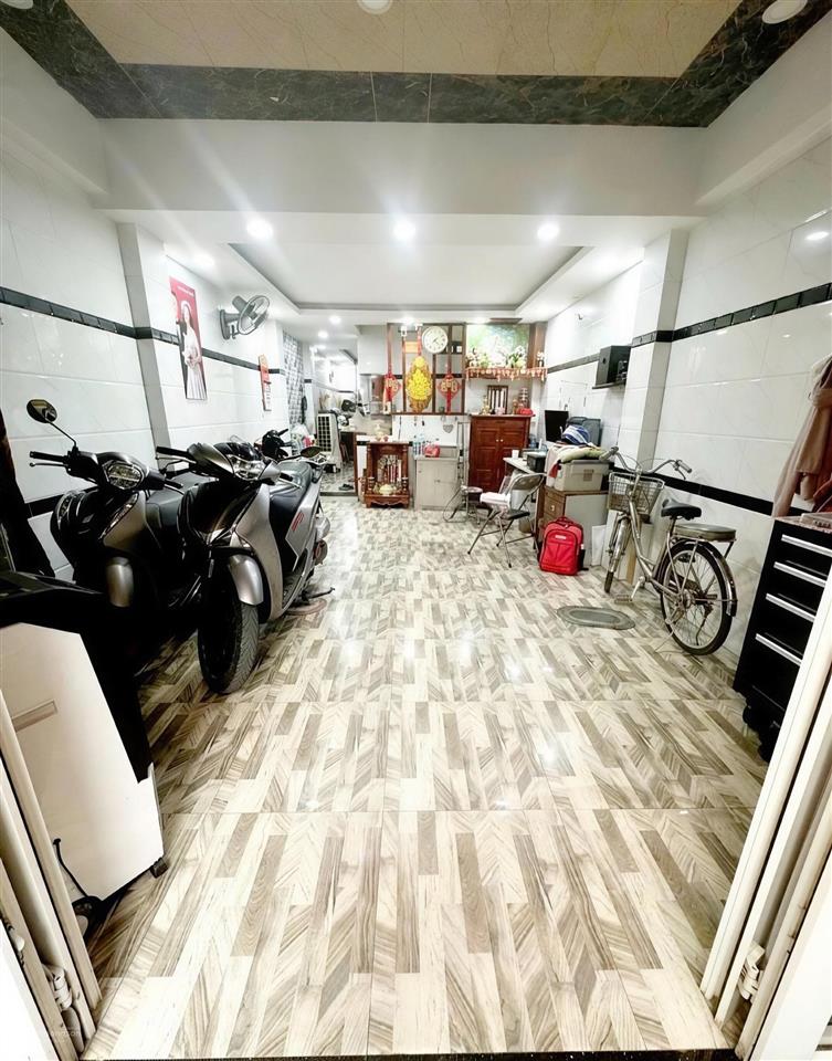 Chỉ 7,x tỷ  nhà đẹp  4 tầng  4x16  giáp aeon tên lửa, bình tân  ô tô ngủ trong nhà