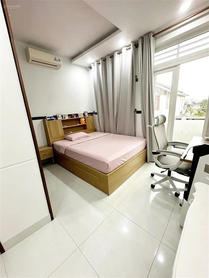 Chỉ 7,x tỷ  nhà đẹp  4 tầng  4x16  giáp aeon tên lửa, bình tân  ô tô ngủ trong nhà