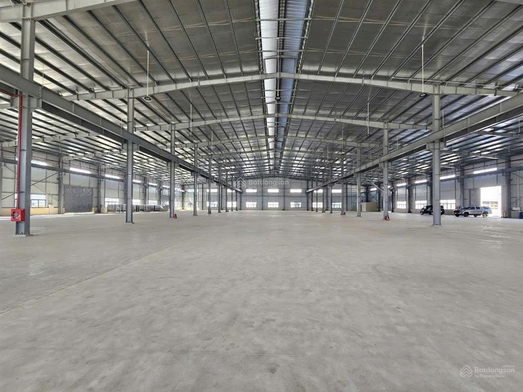 Cho thuê nhà xưởng 1800m2, tại kcn long hậu, pccc thẩm duyệt đầy đủ, sân sàng bàn giao