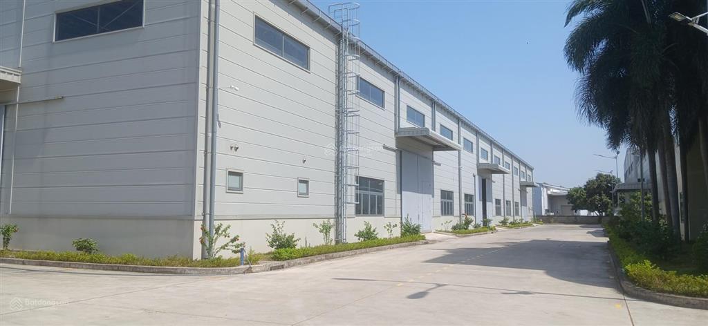 Cho thuê nhà xưởng 1800m2, tại kcn long hậu, pccc thẩm duyệt đầy đủ, sân sàng bàn giao