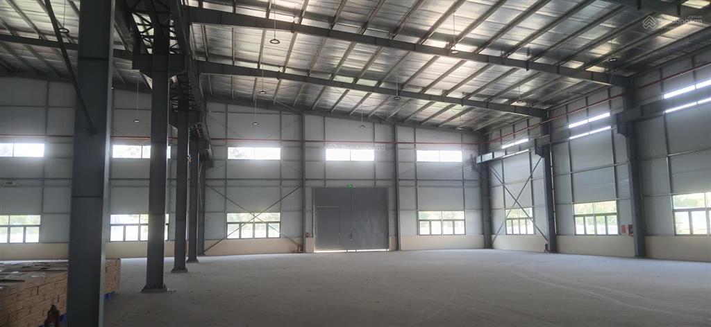 Cho thuê nhà xưởng 1800m2, tại kcn long hậu, pccc thẩm duyệt đầy đủ, sân sàng bàn giao