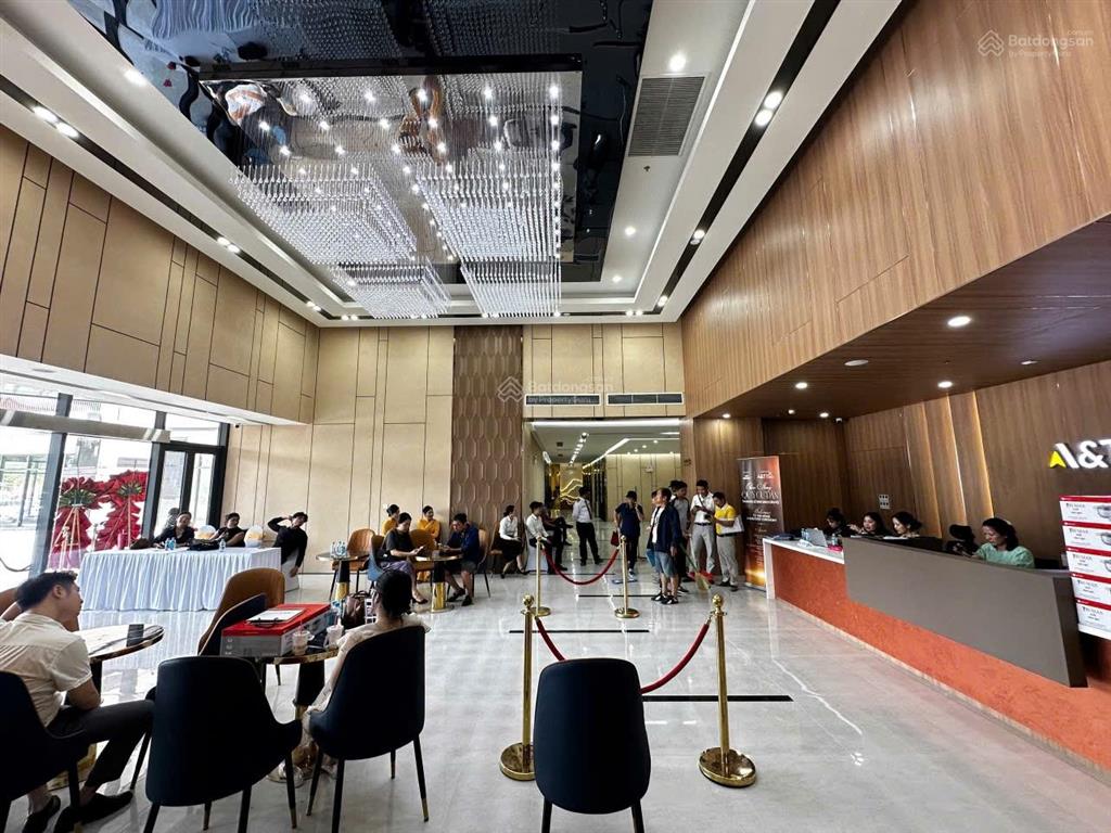 Giá tuyệt chủng, cần bán căn a&t sky garden 63m2 2pn 2wc giá 2,5 tỷ, view hồ bơi, mới 100%