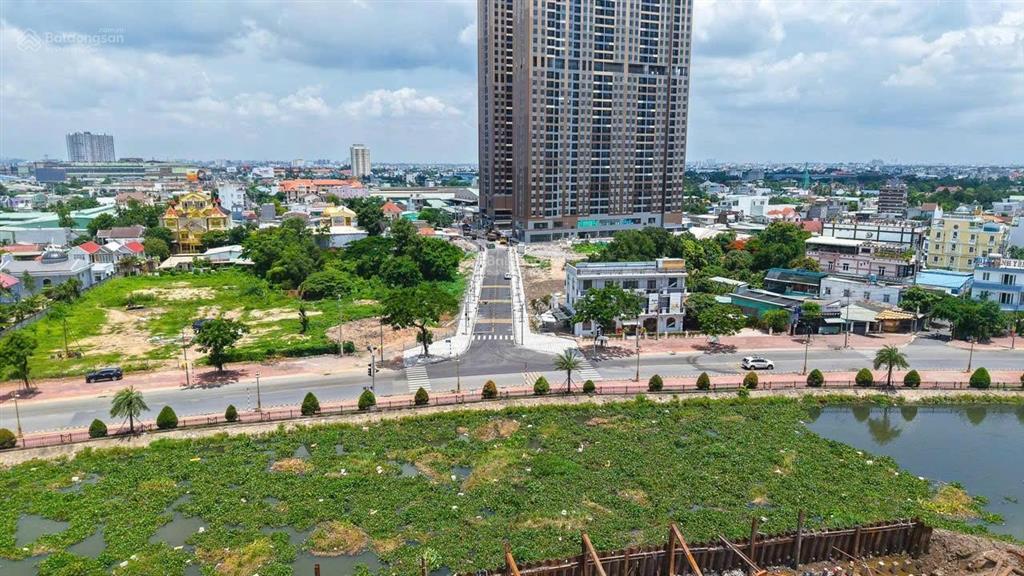 Giá tuyệt chủng, cần bán căn a&t sky garden 63m2 2pn 2wc giá 2,5 tỷ, view hồ bơi, mới 100%