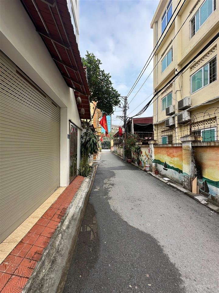 Đất cổ bi  gia lâm  40m mt 6m  vuông đẹp  ô tô thông  giá đầu tư ~ 160tr/m2