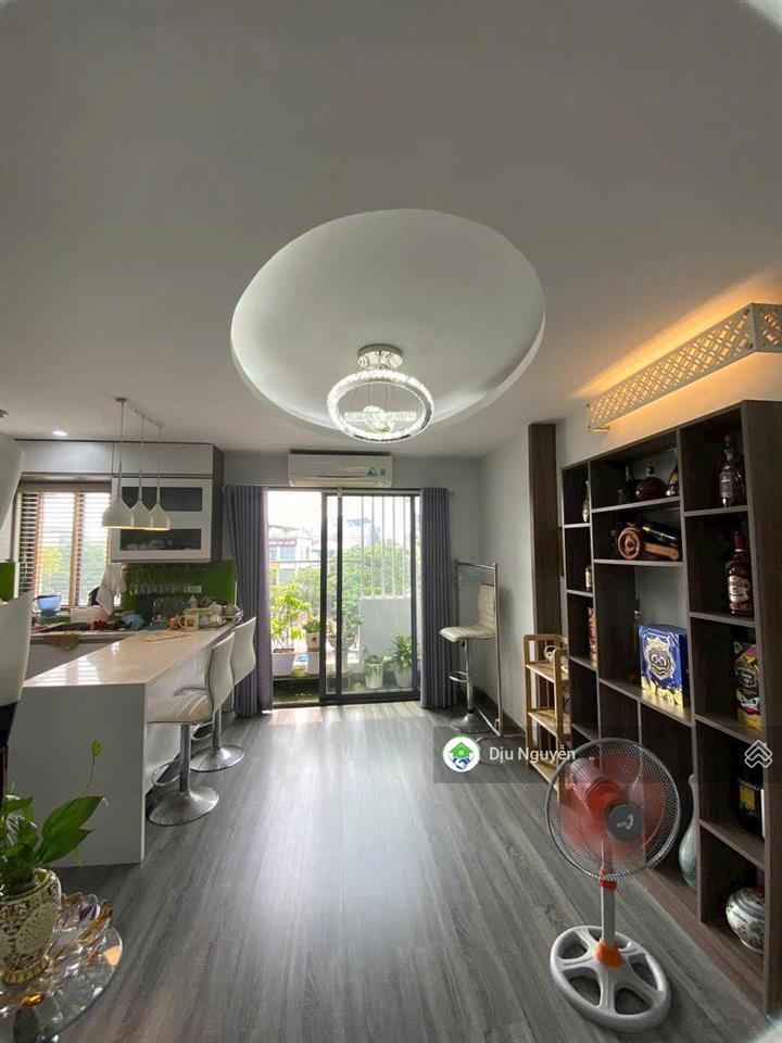 Siêu hiếm, bán căn hộ chung cư việt hưng  70m2  2pn2wc  2 ban công  full nội thất, hơn 3 tỷ