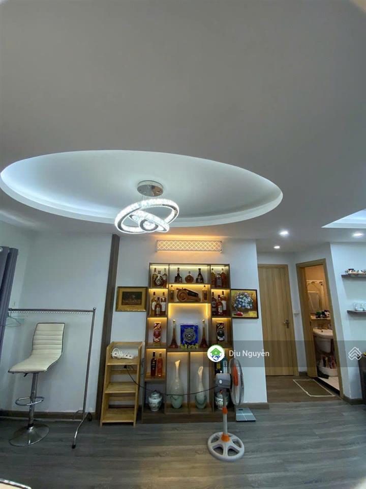 Siêu hiếm, bán căn hộ chung cư việt hưng  70m2  2pn2wc  2 ban công  full nội thất, hơn 3 tỷ