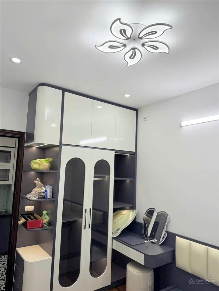 Hiếm! chỉ hơn 2 tỷ! bán chung cư kđt việt hưng, full nội thất, thang máy, tầng đẹp!