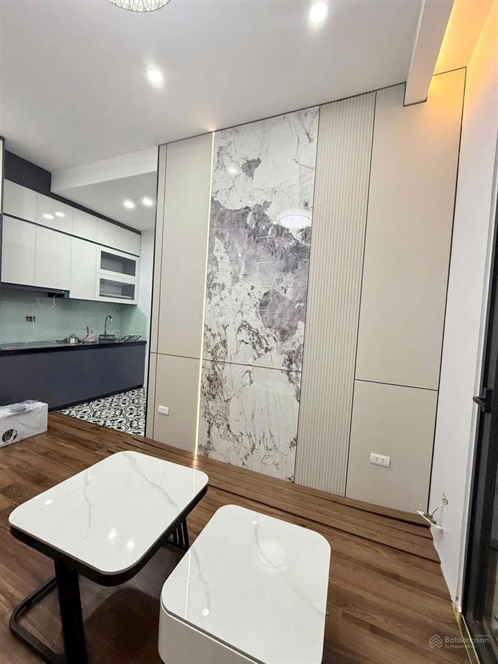 Hiếm! chỉ hơn 2 tỷ! bán chung cư kđt việt hưng, full nội thất, thang máy, tầng đẹp!
