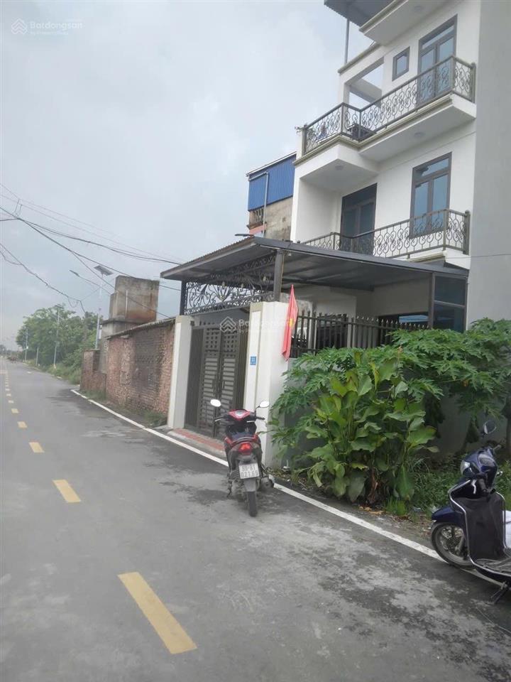 Chính chủ bán đất mặt đường đẹp, giao thông thuận tiện, sẵn sổ giao dịch