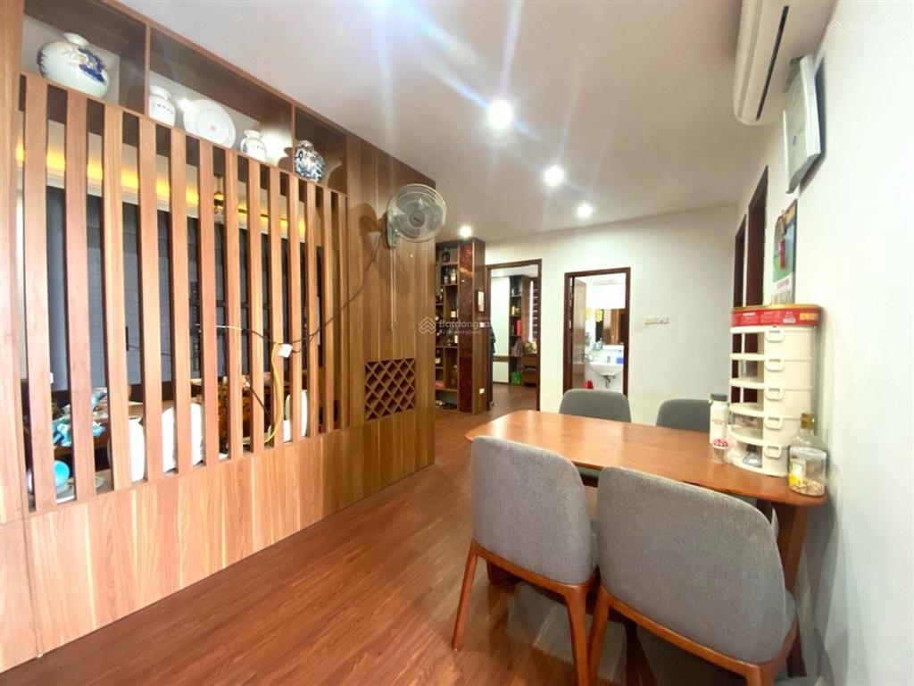 Chung cư ct36 xuân la  nội thất gỗ tự nhiên, có lốt ô tô, view hồ tây, căn 3n 2vs, giá 11 tỷ