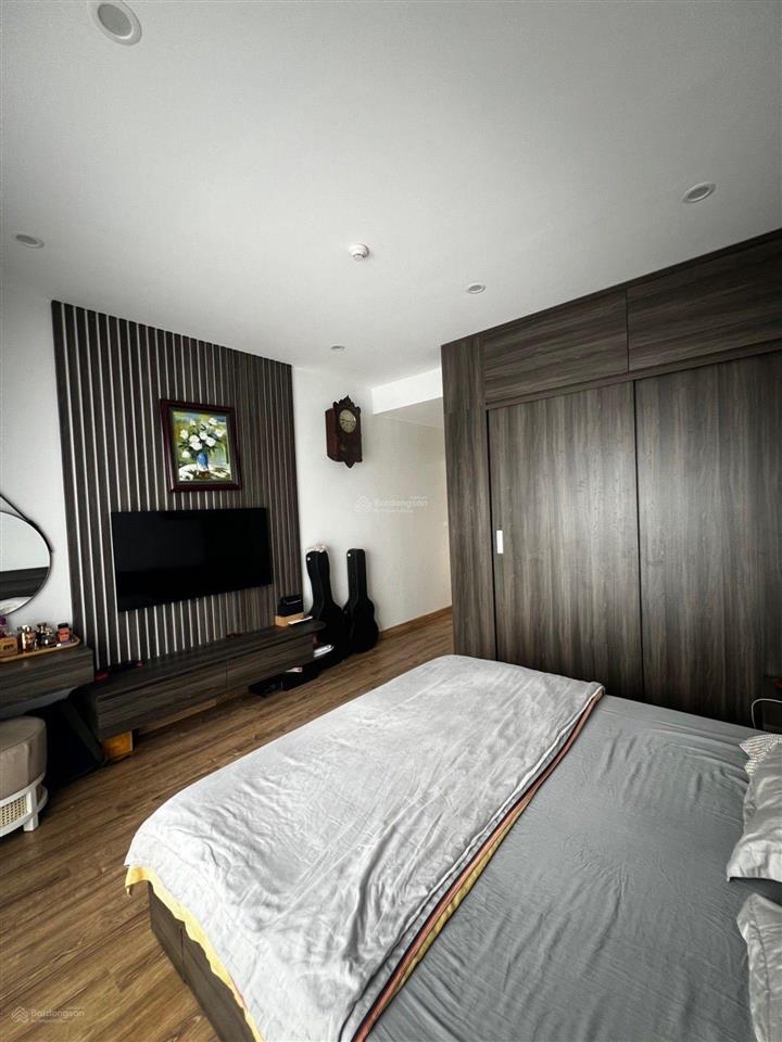 Chung cư ciputra  148m2  3 ngủ  ban công nam  nội thất đẹp sẵn ở ngay. chỉ 14.x đồng