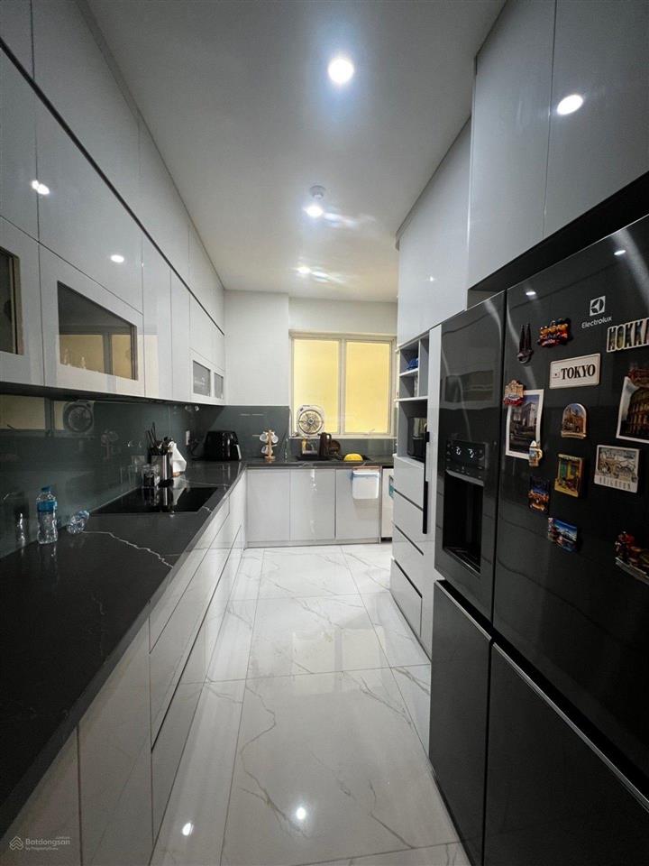Chung cư ciputra  148m2  3 ngủ  ban công nam  nội thất đẹp sẵn ở ngay. chỉ 14.x đồng