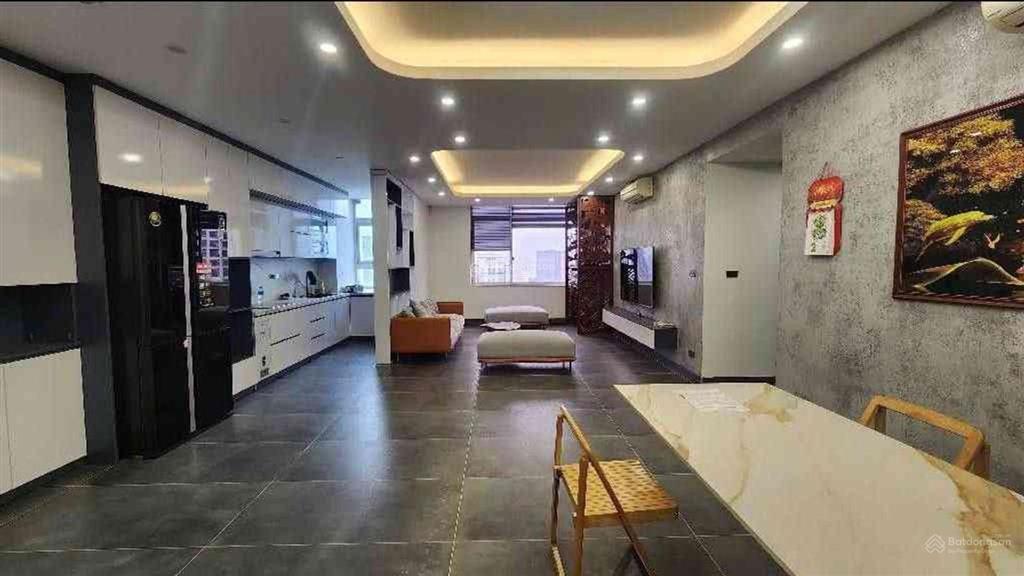 Nhà đẹp ở ngay! lô góc 130m2 hướng đông nam  hàng xóm kđt ciputra, tiện ích đủ đầy, chỉ 8. x tỷ