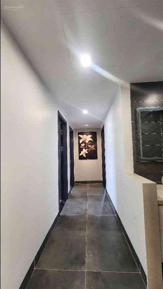 Nhà đẹp ở ngay! lô góc 130m2 hướng đông nam  hàng xóm kđt ciputra, tiện ích đủ đầy, chỉ 8. x tỷ