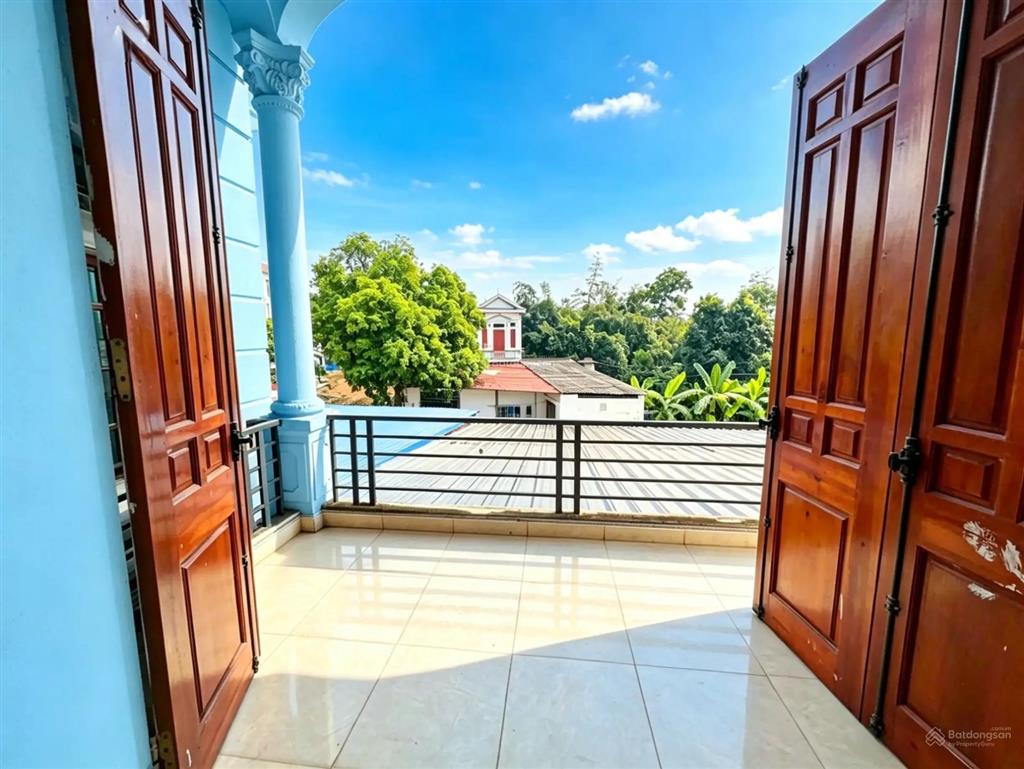 Bán biệt thự 2 tầng  dt 296/350m2 mặt đường chính tại sóc sơn  chỉ 4, x tỷ
