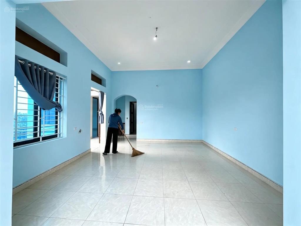 Bán biệt thự 2 tầng  dt 296/350m2 mặt đường chính tại sóc sơn  chỉ 4, x tỷ