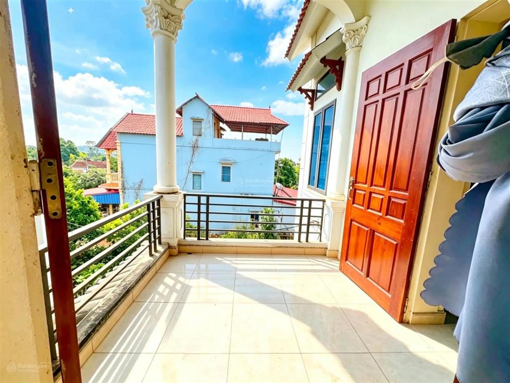 Bán biệt thự 2 tầng  dt 296/350m2 mặt đường chính tại sóc sơn  chỉ 4, x tỷ