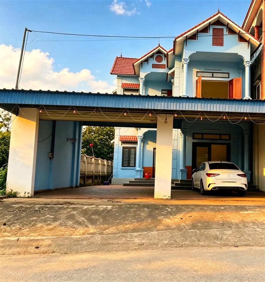Bán biệt thự 2 tầng  dt 296/350m2 mặt đường chính tại sóc sơn  chỉ 4, x tỷ