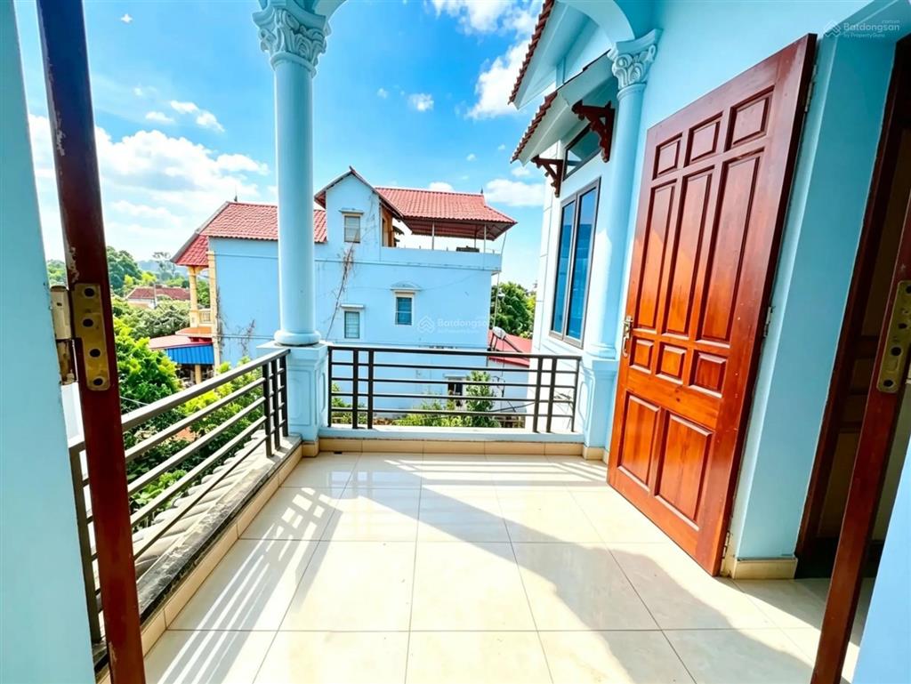 Bán biệt thự 2 tầng  dt 296/350m2 mặt đường chính tại sóc sơn  chỉ 4, x tỷ