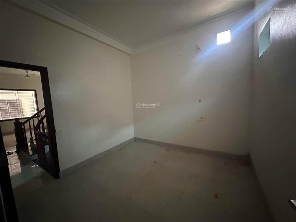 Bán nhà 3 tầng 1 hầm gần trường tiểu học, thcs tân hưng, sóc sơn  dt 217/240m2  chỉ 6,x tỷ