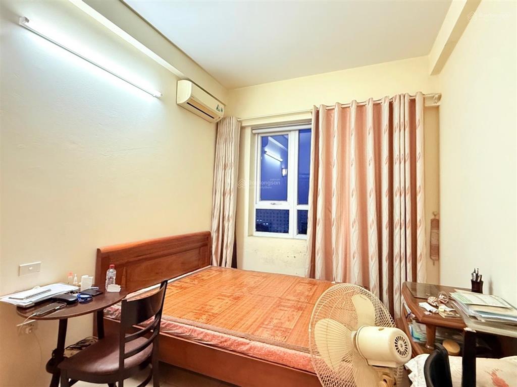 Bác chủ nhà đi nước ngoài cần bán căn 2 ngủchung cư resco cổ nhuế, full đồ,giá 5.x tỷ(rẻ nhất tòa)