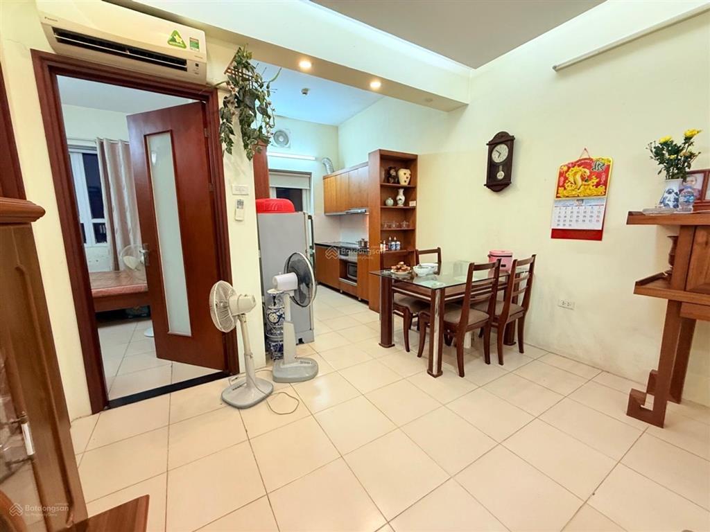 Bác chủ nhà đi nước ngoài cần bán căn 2 ngủchung cư resco cổ nhuế, full đồ,giá 5.x tỷ(rẻ nhất tòa)