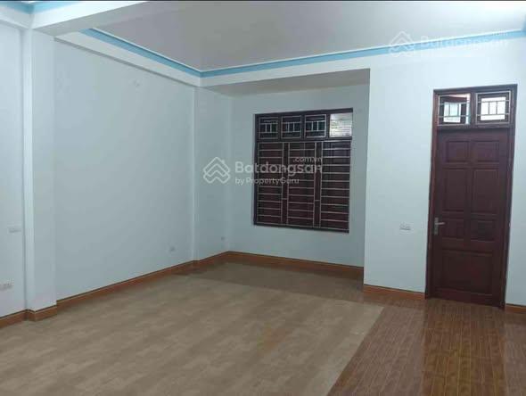Bán nhà 4 tầng, dt 90m2, mặt đường nhựa vỉa hè 2 thoáng, trung tâm thị trấn sóc sơn, giá 15,x tỷ