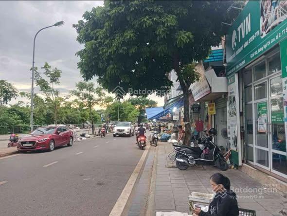 Bán nhà 4 tầng, dt 90m2, mặt đường nhựa vỉa hè 2 thoáng, trung tâm thị trấn sóc sơn, giá 15,x tỷ
