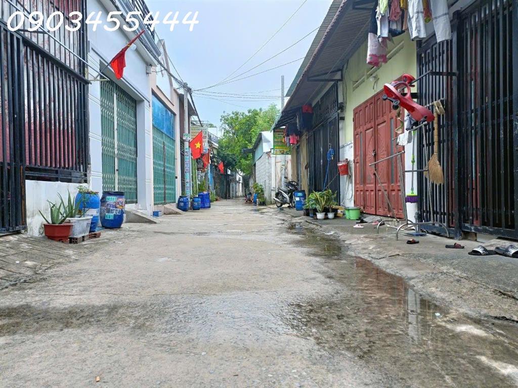 Nhà Tân Đông Hiệp Dĩ An ngang 5m ô tô tận cửa, 30m2, 1 trệt 1 lửng, 1.1 tỷ