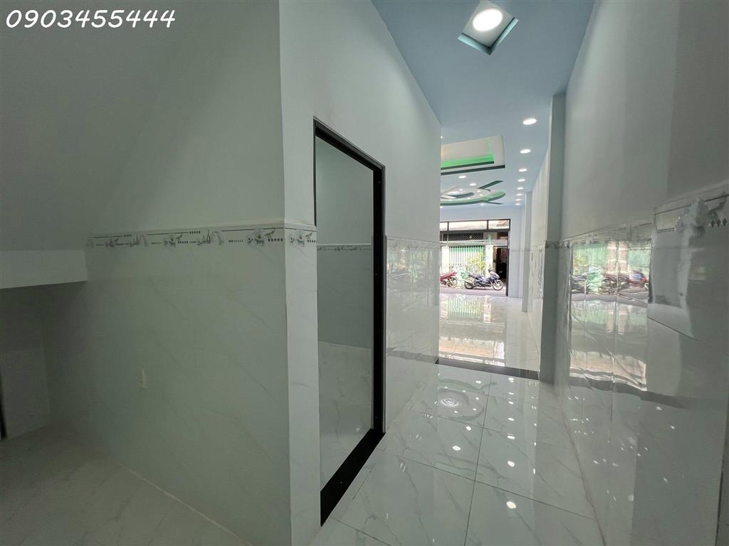 Kinh doanh đắc địa mặt phố Linh Đông Thủ Đức, 75m2, 2 tầng, giá 6.7 tỷ
