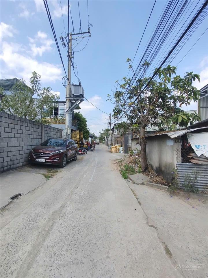 1.605 m² trong đó có 500m² đất ở, đã xin thêm 500m² đất ở (đã có bản vẽ nội nghiệp
