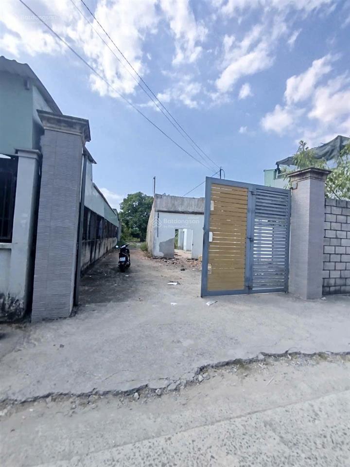 1.605 m² trong đó có 500m² đất ở, đã xin thêm 500m² đất ở (đã có bản vẽ nội nghiệp