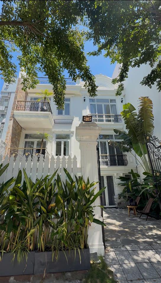 45,5 tỷ villa ngang 9m đẹp khu an thượng ở tầm giá này, vị trí gần biển, dòng tiền 90tr/tháng
