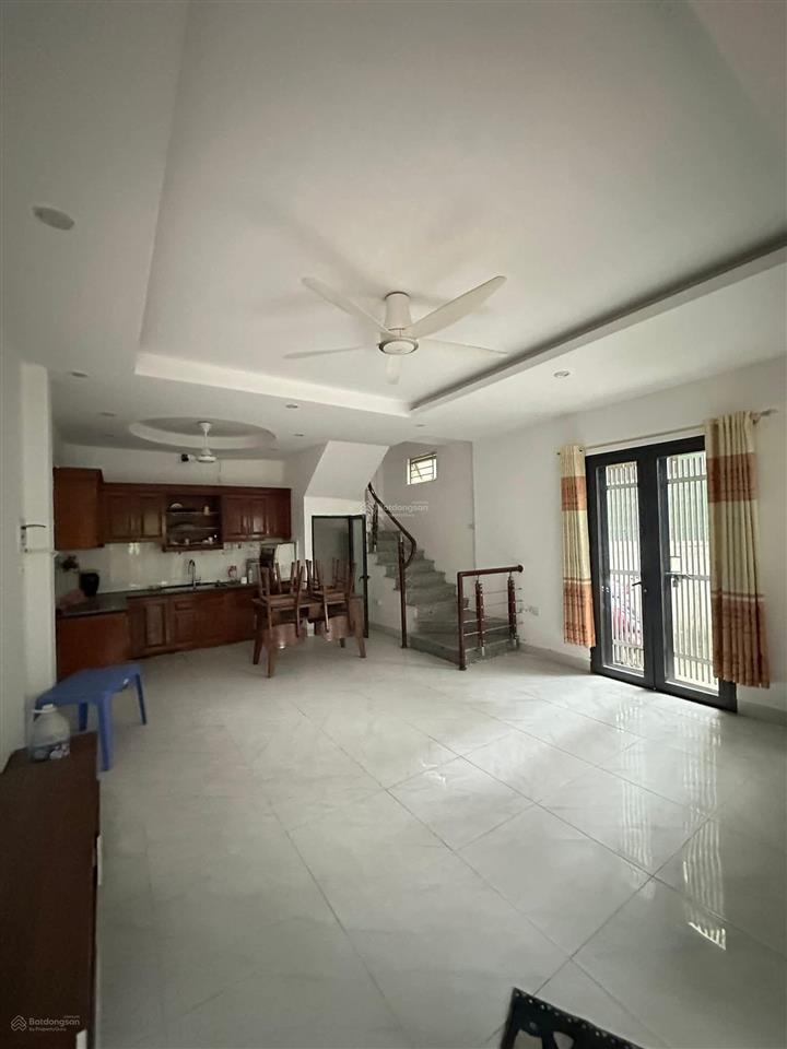 Tây mỗ dân xây lô góc view hồ 40m tầng giá 6,8 tỷ có thương lượng, thế đất cao vượng khí, gần chợ