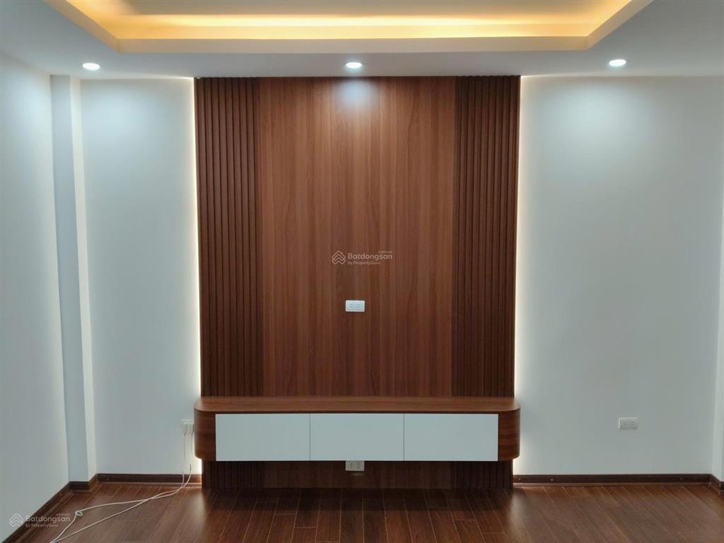 Tây mỗ 6 tầng thang máy . mặt ngách . xây đơn lập 41m 8,8 tỷ còn thương lượng .