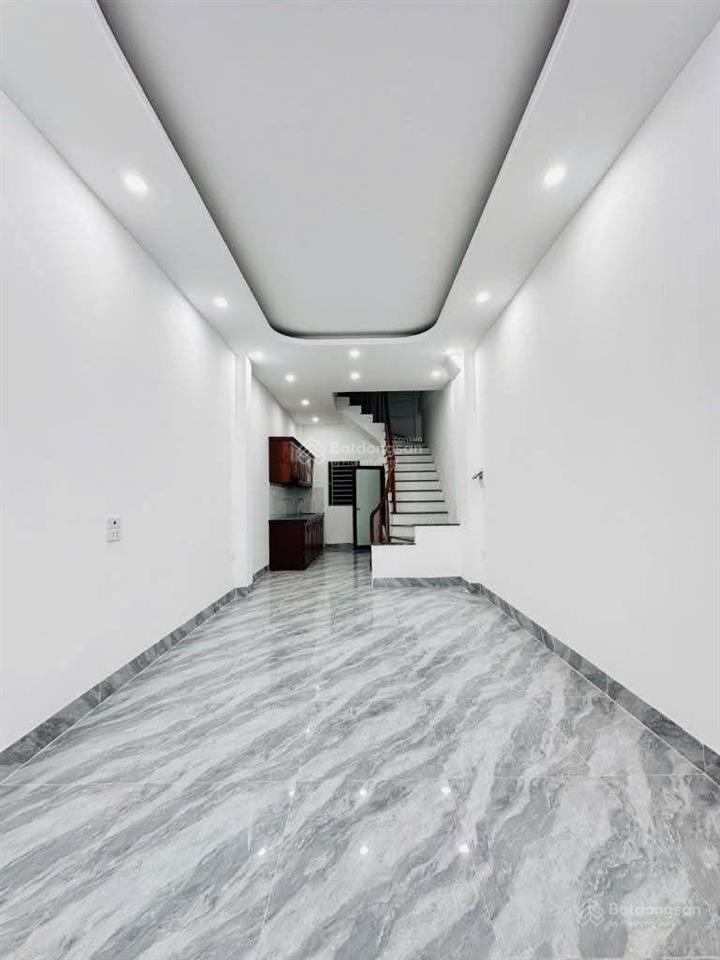 5 tầng, nhà mới, ở ngay 2 mặt ngõ trước sau sân để 50 xe máy  thương lượng cực tốt. xem nhà 24/7