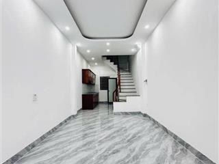 5 tầng, nhà mới, ở ngay 2 mặt ngõ trước sau sân để 50 xe máy  thương lượng cực tốt. xem nhà 24/7