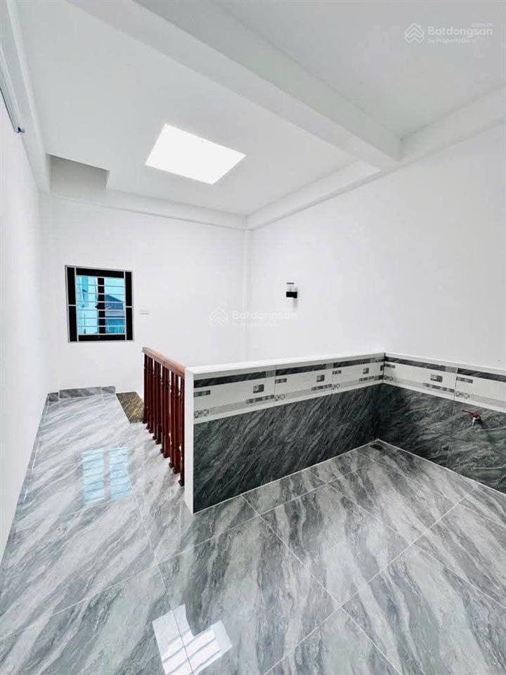 5 tầng, nhà mới, ở ngay 2 mặt ngõ trước sau sân để 50 xe máy  thương lượng cực tốt. xem nhà 24/7