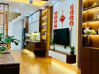 Năm tầng nội thất full , 30m ra đường ngõ thông ô tô tải , thương lượng cực tốt. đi bộ ra chợ