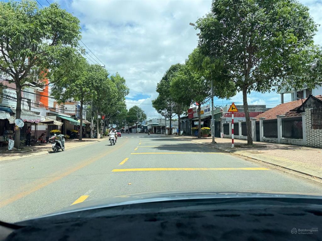 Chủ gửi bán lô đất mt hương lộ 2 hoà long 5x25m có 70m2 tc đường nhựa vỉa hè 30m giá chỉ 2 tỷ 25