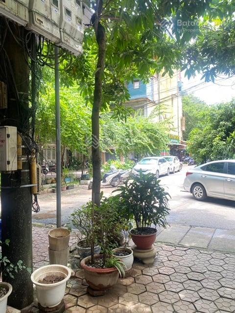 Bán tập thể tầng 1 nghĩa tân hai mặt tiền mỗi mặt 8m kinh doanh tốt dt 80m2 giá 6,5 tỷ