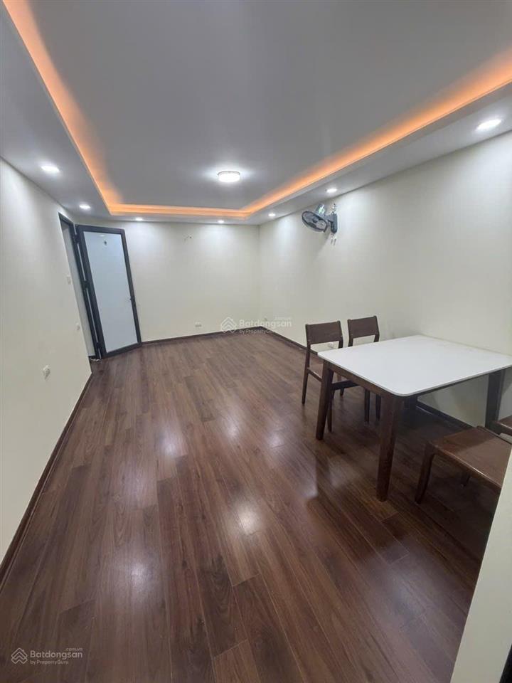 Bán tập thể nghĩa tân dt 140m2 sử dụng, có 6 phòng ngủ, 2 vs full nội thất giá 4,8 tỷ