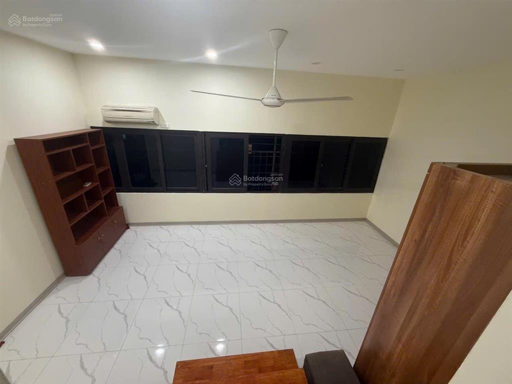 Bán tập thể tầng 1 nghĩa tân , cầu giấy dt 60m2 mt6m có chỗ để ô tô kd tốt nhà đẹp giá 6 tỷ