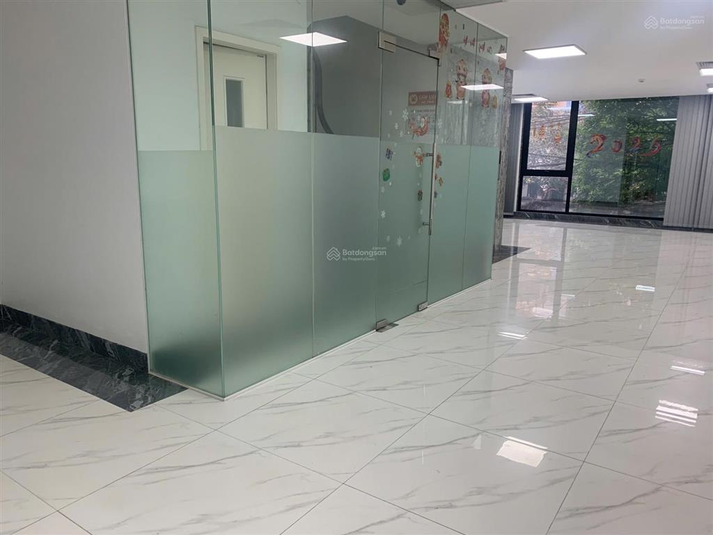 Cho thuê nhà mặt phố xuân thủy 5 tầng dt 90m² giá thuê 35tr/1 tháng